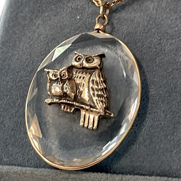 Little Gallery by Hallmark Glass Pendent Goldtone Mom Baby Owl Pendent Necklace - Picture 3 of 6